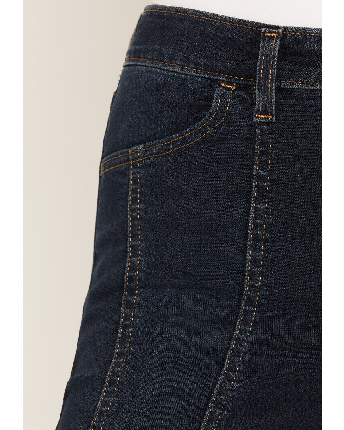 Image #2 - Levi's Women's 725 Dark Wash High Rise Seamed Bootcut Stretch Denim Jeans, Dark Wash, hi-res