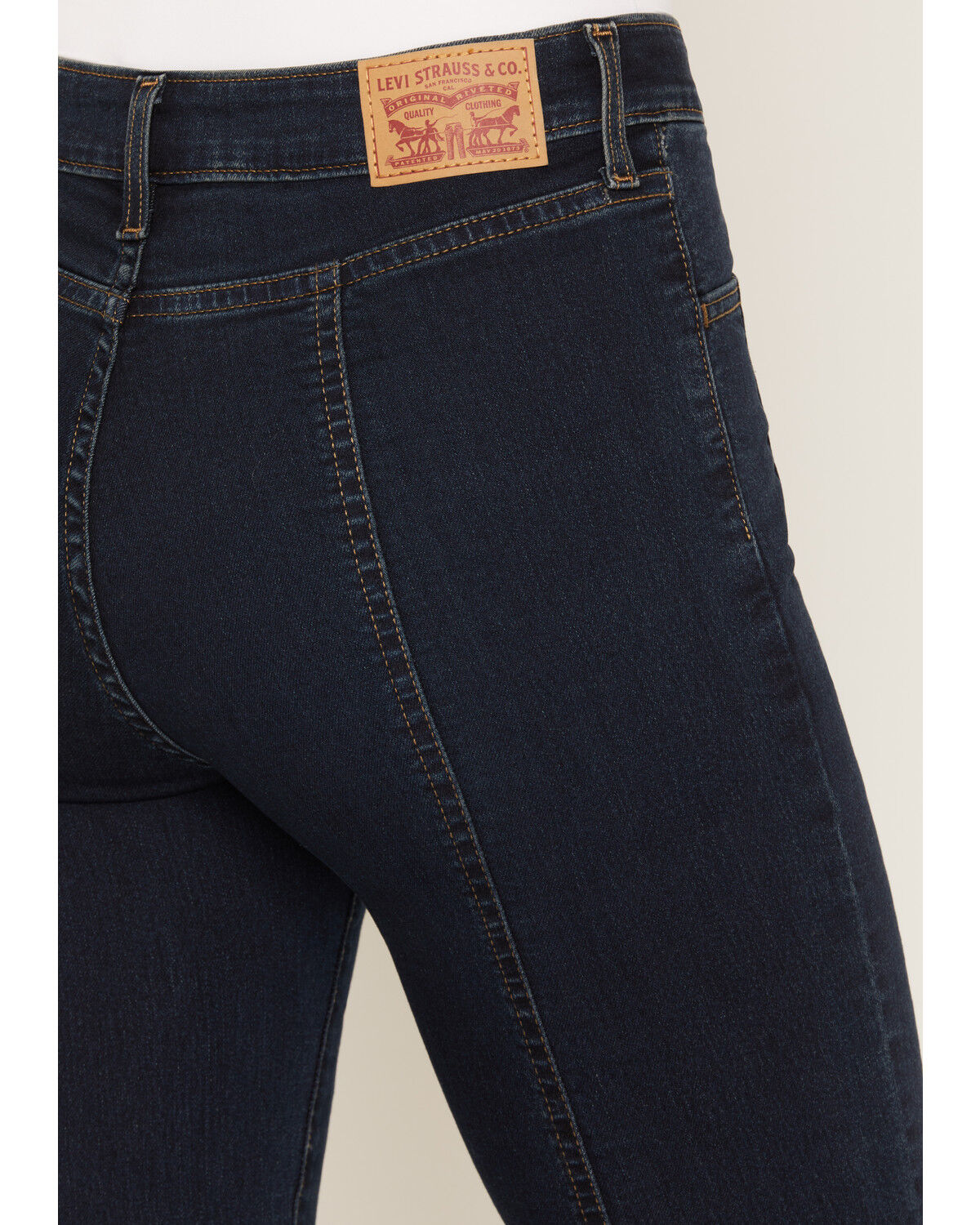 Image #4 - Levi's Women's 725 Dark Wash High Rise Seamed Bootcut Stretch Denim Jeans, Dark Wash, hi-res